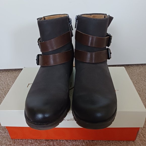 Boots - Picture 2 of 5